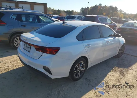 2022 Kia Forte Lxs z USA, uszkodzony, nr VIN 3KPF24AD3NE431153